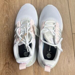 adidas Racer TR21k Kid Sneakers, Size 5, Silver and Pink, NWT